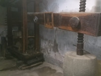 Preša drvena starinska za grožđe