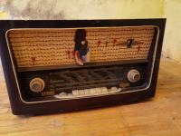 Prodajem stari radio SAVICA