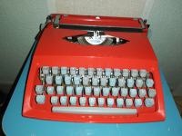 Retro pisaća mašina marke Consul, model 231.3, 1975.g.