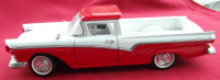 Road Legends 1957 Ford Ranchero Courier Sedan Delivery 1:18