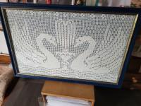 Ručni rad -vez  DVA  LABUDA ,dimenz. 56cmX37cmvidi slike!