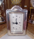 STOLNI SREBRNI SAT - QUARTZ