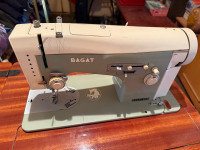 Šivaća mašina Super Slavica s postoljem