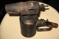 Stara benzinska letlampa BORAC