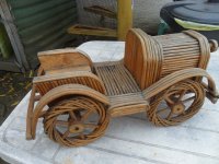 stara drvena maketa automobila-pleteno šibom-zamjene za starine