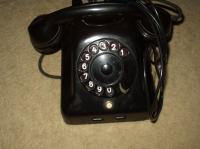 stari bakelitni telefon...