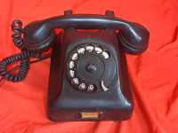 stari bakelitni telefon