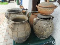 stari čupovi i zdjele od pečene gline-zamjene za starine