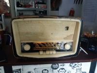 Stari drveni radio