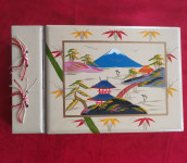 Veliki stari foto album s drvenim koricama