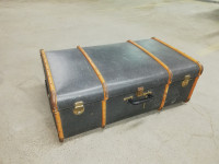 Stari ojačani kofer sa početka 20 stoljeća