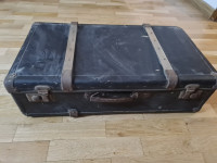 Stari putnički kofer