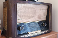 stari radio lampas grundig 4055