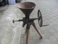 stari ručni mlin-zamjene za starine