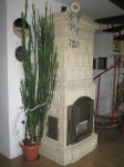 Stari sobni kamin na drva (ugljen) ili plin