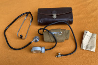 Stari tlakomjer + Stetoskop