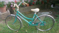 Stari ženski bicikl marke Philips iz 50-ih