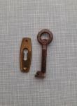 starinski ključ i brončana ključanica