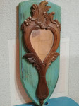 Staro ručno drveno zrcalo na ploči