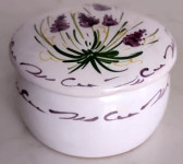 talijanska kutijica s motivom lavande,signirana. Kao nova.