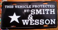 Ukrasna pločica "This vehicle protected by Smith & Wesson