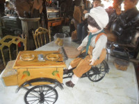 velika maketa slastičara na biciklu--zamjene za starine