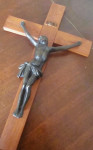 veliki križ sa brončanim Isusom