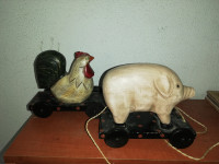 Vintage drvene igračke svinja i kokoš iz 1950-tih g.