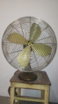Vintage Hunter stolni ventilator iz 1974.