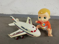 Vintage igračke:avion+lutka iz 1980-tih