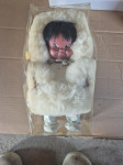 Vintage inuitska (eskimska) lutka