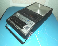 Vintage kasetofon Sanyo, model M2512E iz 1975.g.
