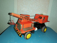 Vintage limeni kamion-dizalica iz 1960-ih godina, Japan