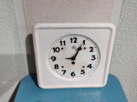 Vintage porculanski zidni sat Junghans iz 1950.-tih