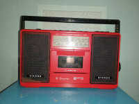 Vintage radio kasetofon Čajavec-Unitra, u space age stilu iz 1980-tih