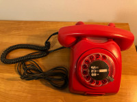 Vintage stari analogni telefon