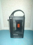 Vintage mini kasetofon Sanyo model M1001 iz 1975. g