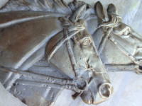 Zidni reljef-konji vrani-zamjene za starine