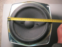 NOV ZVUČNIK 40W BAS 33-3000Hz         ( OSIJEK )