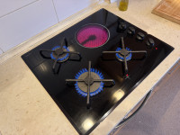 PRILIKA! Kuhinjska ploča kombinirana: 3x plin 1x struja, Gorenje