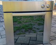 Prodajem ugradbenu pećnicu Whirlpool