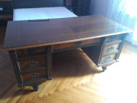 Antikni pisaći stol
