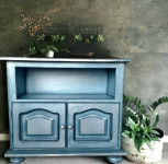 Komoda u srebrno plavoj boji