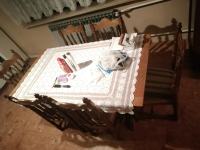 Masivni čvrsti hrastov stol i stolice (za restauraciju)