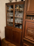 Prodajem vitrinu / kredenc za posuđe – očuvana