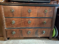 Starinska komoda ladičar
