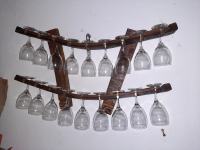 zidne police/ stalci od starih drvenih bacvi za čaše