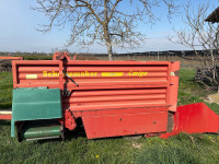 Prikolica za distribuciju silaže i sjenaže