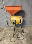 PRODAJE SE MLIN ČEKIČAR SA MOTOROM 1.1 KW