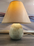 Keramička stolna lampa s potpisom